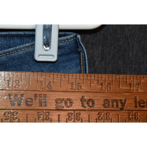 Levi's Signature Series Women's 6M (28x32) Mid-Rise Boot Cut Denim Jeans - Picture 9 of 10